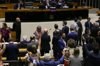 motta-anuncia-votacao-de-urgencia-para-projeto-de-anistia-a-golpistas