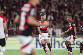 com-direito-a-gol-relampago,-flamengo-derrota-estudiantes-no-maracana