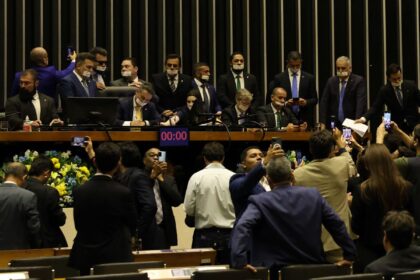 corregedor-da-camara-pede-suspensao-de-3-deputados-envolvidos-em-motim