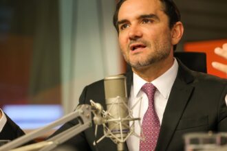 celso-sabino-confirma-a-lula-que-deixara-ministerio-do-turismo