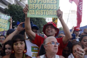 ato-no-rj-com-caetano,-chico-e-gil-repudia-anistia-e-pec-da-blindagem