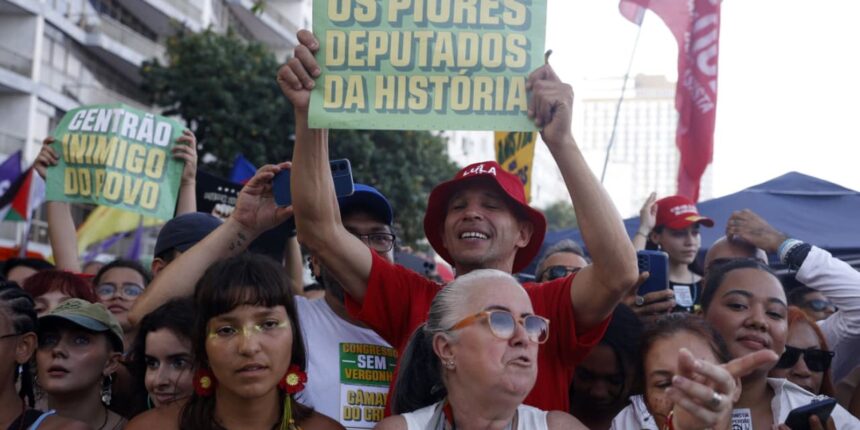 ato-no-rj-com-caetano,-chico-e-gil-repudia-anistia-e-pec-da-blindagem