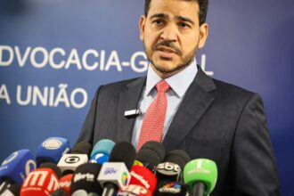 eua-vao-revogar-visto-do-advogado-geral-da-uniao