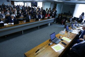 ccj-do-senado-rejeita-pec-da-blindagem-por-unanimidade