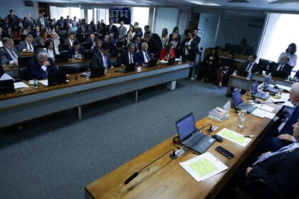 ccj-do-senado-rejeita-pec-da-blindagem-por-unanimidade