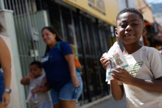 fe-e-alegria-marcam-o-dia-de-cosme-e-damiao-no-rio-de-janeiro