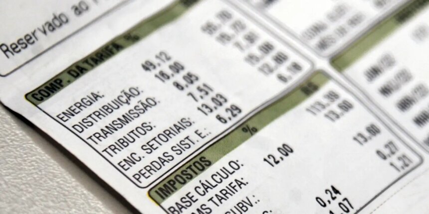 aneel-reduz-bandeira-para-vermelha-1-na-conta-de-luz-em-outubro