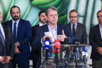 tarcisio-instala-gabinete-de-crise-e-nega-ligacao-do-pcc-com-metanol