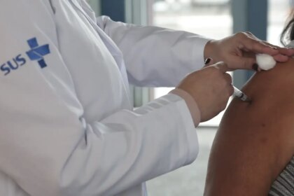 vacinacao-de-paises-vizinhos-tambem-impacta-o-brasil,-diz-opas