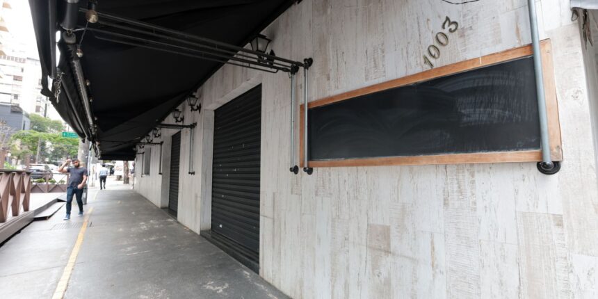 vigilancia-sanitaria-do-df-interdita-bebidas-em-rede-de-supermercados