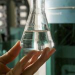 bares-e-fabricantes-treinam-empresas-para-identificar-bebidas-falsas