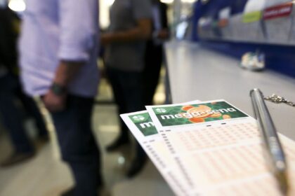 mega-sena-acumula-e-premio-principal-vai-para-r$-12-milhoes