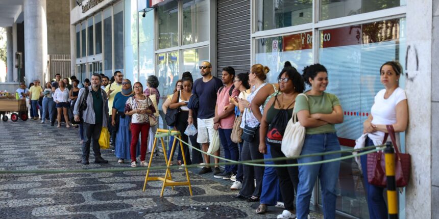 cnu:no-rio,-candidatos-buscam-estabilidade-evida-melhor-para-filhos