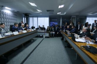 dino-autoriza-silencio-de-presidente-de-sindicato-na-cpmi-do-inss