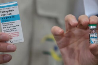 brasil-recebe-2,5-mil-unidades-de-fomepizol,-antidoto-contra-metanol