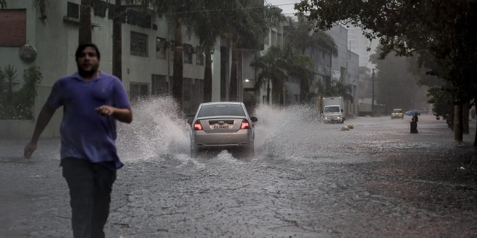 defesa-civil-emite-alerta-severo-de-temporal-para-capital-paulista
