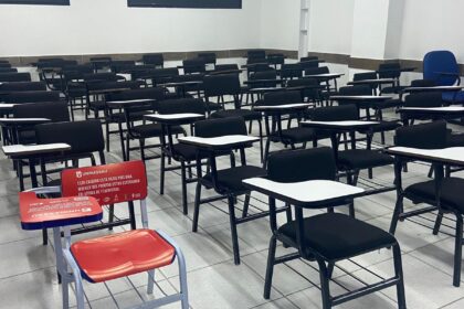 jubs:-com-cadeiras-vazias,-campanha-lembra-vitimas-de-feminicidio