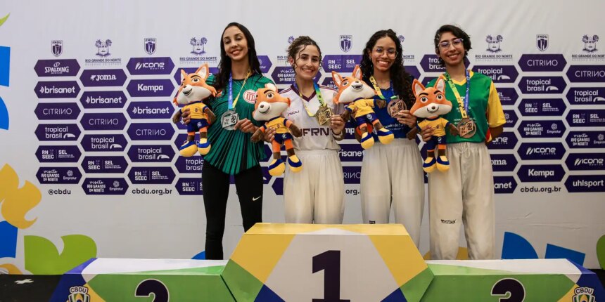 atleta-do-taekwondo-se-despede-de-seu-ultimo-jubs-com-tricampeonato