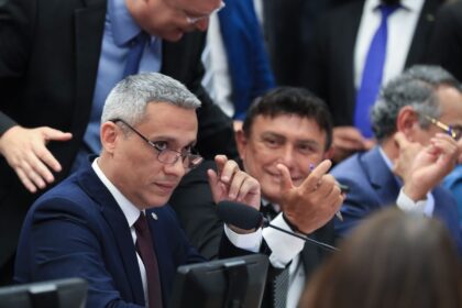 camara-aprova-suspensao-de-acao-no-stf-contra-gustavo-gayer