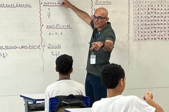 com-musica-e-ia,-professores-buscam-chamar-atencao-dos-alunos-em-sala