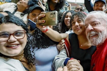 lula:-educacao-e-politica-sao-pilares-para-pais-ter-um-futuro-melhor