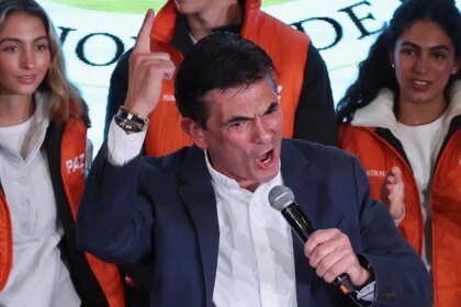 lula-parabeniza-presidente-eleito-da-bolivia,-rodrigo-paz