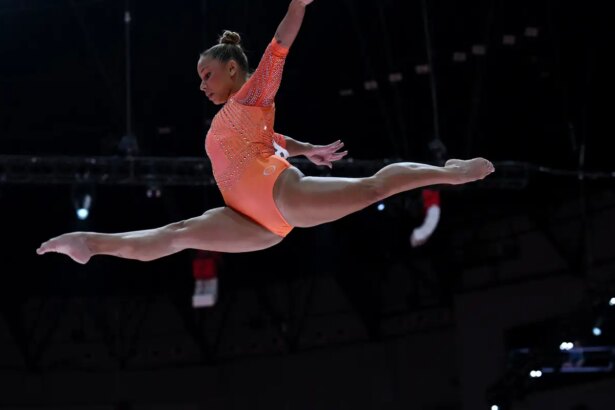 flavia-saraiva-vai-a-final-da-trave-no-mundial-de-ginastica-artistica