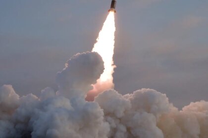 coreia-do-norte-dispara-missil-balistico-em-direcao-ao-leste