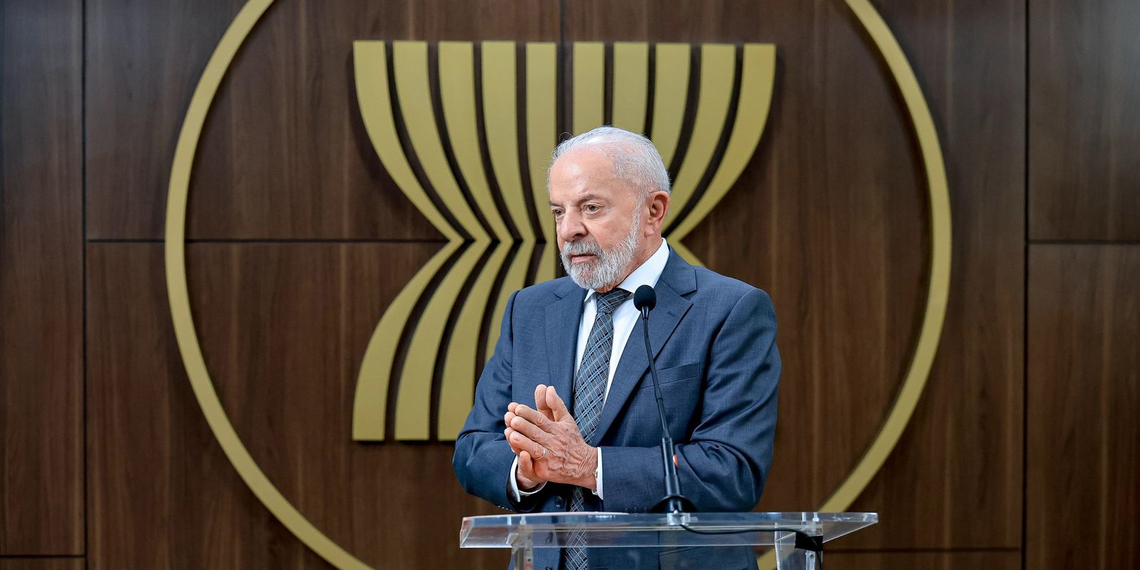 lula-quer-discutir-com-trump-punicao-dada-a-ministros-do-stf