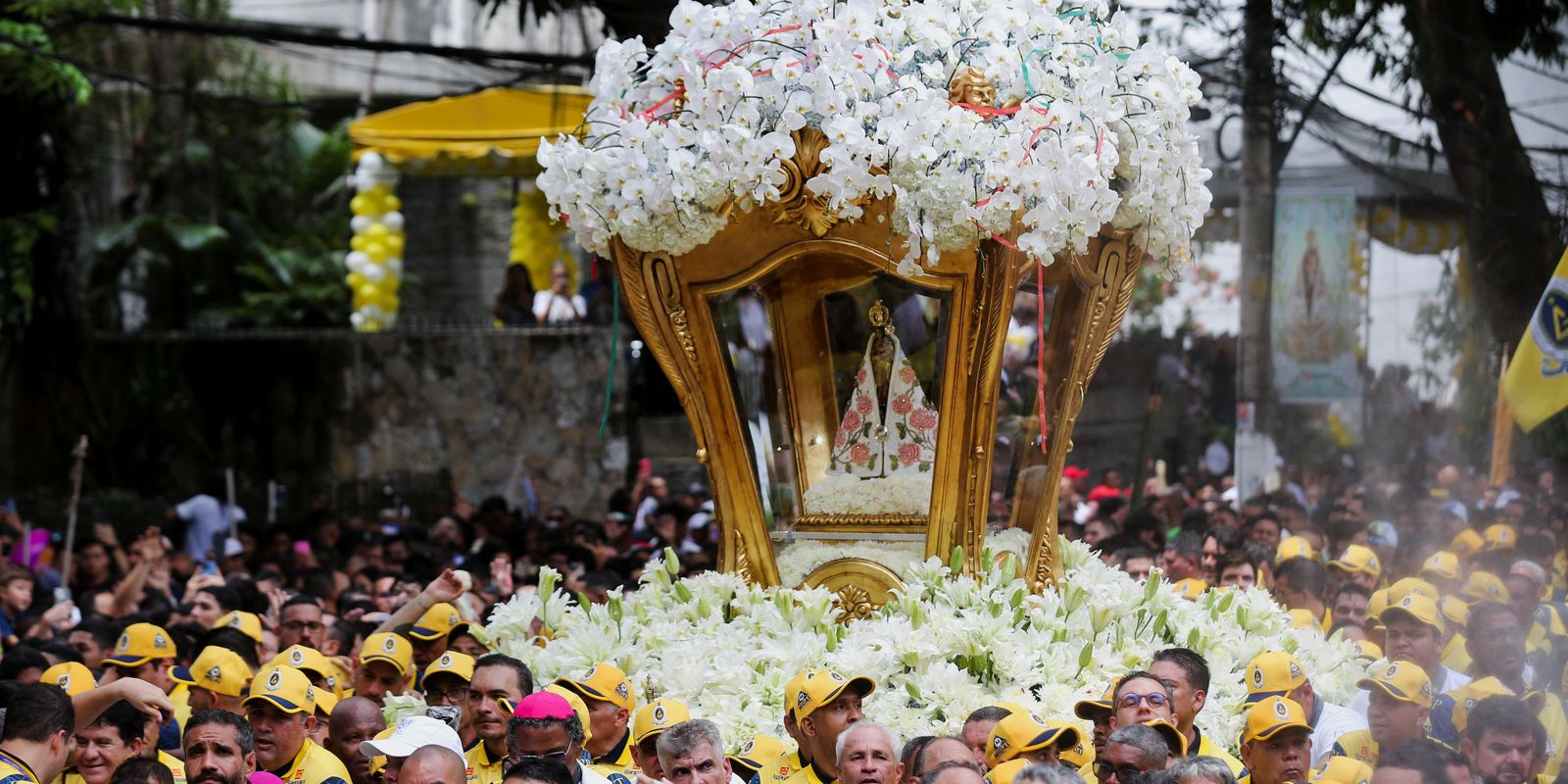 procissao-do-recirio-reune-milhares-de-fieis-em-belem