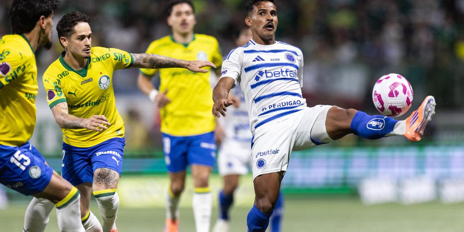 lider-palmeiras-empata-e-termina-rodada-um-ponto-a-frente-do-flamengo