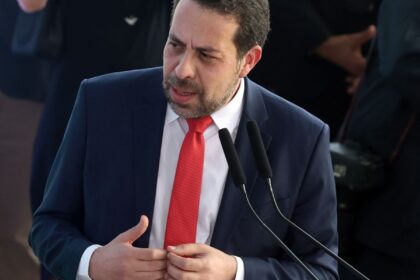 “cabeca-do-crime-organizado-nao-esta-no-barraco-da-favela”,-diz-boulos