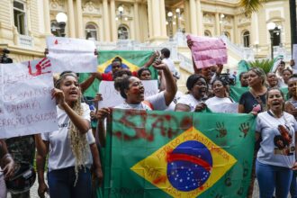 moradores-do-rio-protestam-contra-mortes-na-operacao-contencao