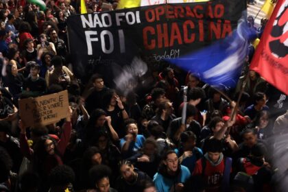 em-atos,-movimento-negro-pede-investigacao-independente-de-acao-no-rio