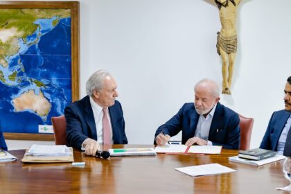 lula-assina-pl-antifaccao,-que-cria-banco-nacional-de-rastreamento