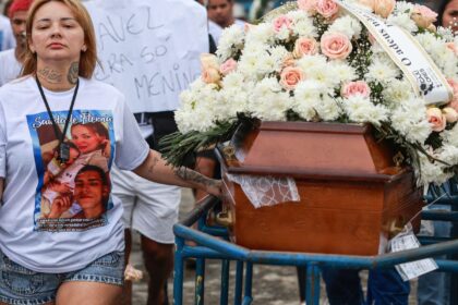 ultimos-corpos-de-pessoas-assassinadas-em-operacao-no-rio-deixam-o-iml