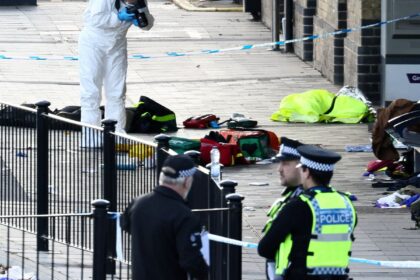 ataque-a-trem-em-cambridge-deixa-nove-pessoas-em-estado-grave