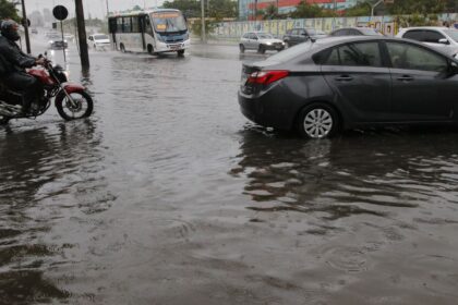 frente-fria-derruba-arvores-e-causa-alagamentos-no-rio-de-janeiro