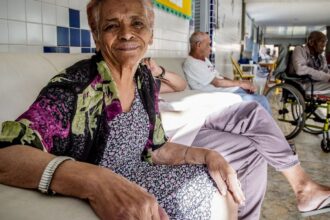 tema-da-redacao-do-enem-ajuda-a-debater-etarismo,-dizem-professores