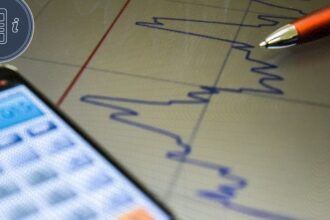 bolsa-sobe-0,37%-e-quase-volta-a-bater-recorde