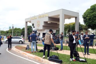 imprensa-mundial-noticia-a-prisao-do-ex-presidente-jair-bolsonaro