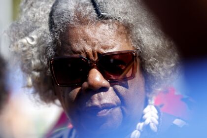 “cada-passo,-cada-pe,-reivindica-o-direito-a-vida”,-diz-escritora