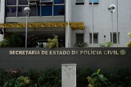 menino-e-baleado-na-perna-dentro-de-escola-em-operacao-policial-no-rio