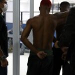 avenida-brasil-e-interditada-e-carros-sao-incendiados-no-rio