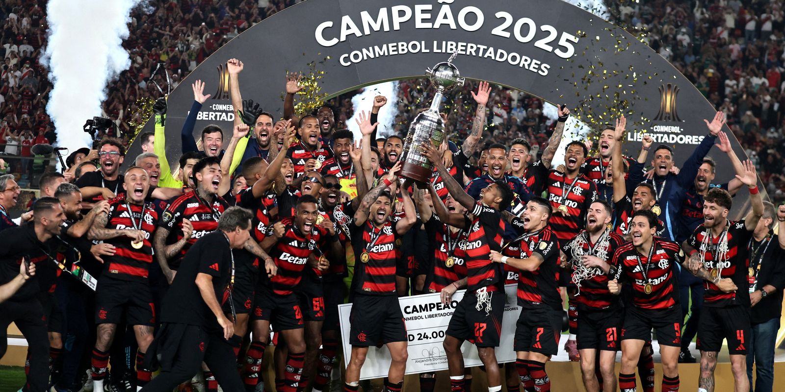 flamengo-vence-palmeiras-e-vira-1o-brasileiro-tetra-da-libertadores
