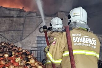 incendio-de-grandes-proporcoes-atinge-ceasa-no-rio-de-janeiro