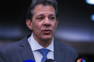 haddad-busca-canal-direto-com-eua-para-rastrear-pecas-de-fuzis