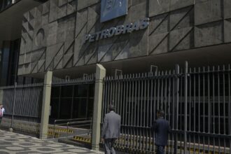 petroleiros-aprovam-greve-nacional-a-partir-de-segunda-feira