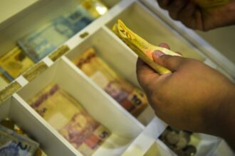 inflacao-que-reajusta-o-salario-minimo-fecha-em-4,18%