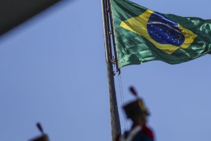 politicos-e-autoridades-celebram-queda-da-lei-magnitsky-contra-moraes